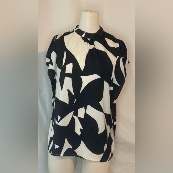 Nine West Tops - Women’s Nine West Black and White Blouse with Short Sleeves